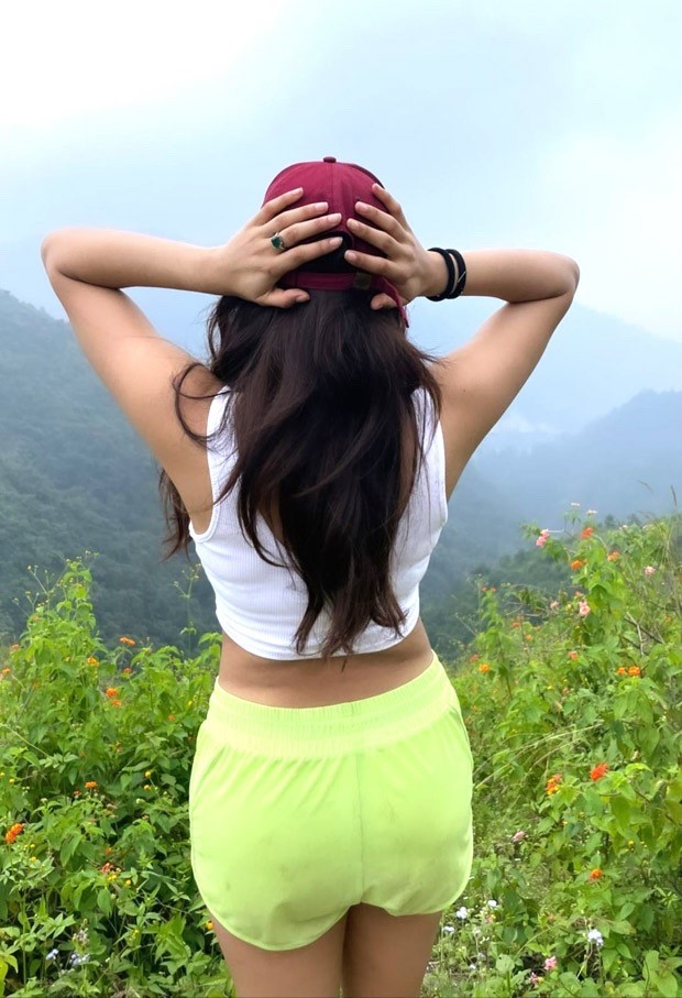 janhvi kapoor slays in comfy top and neon shorts during her weekend getaway in nature