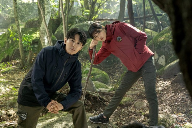 jun ji hyun and ju ji hoon’s jirisan offers an abundance of mystery, mountains and cliffhangers