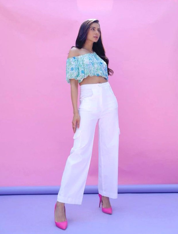 rakul preet singh’s latest look makes us miss our summer wardrobe