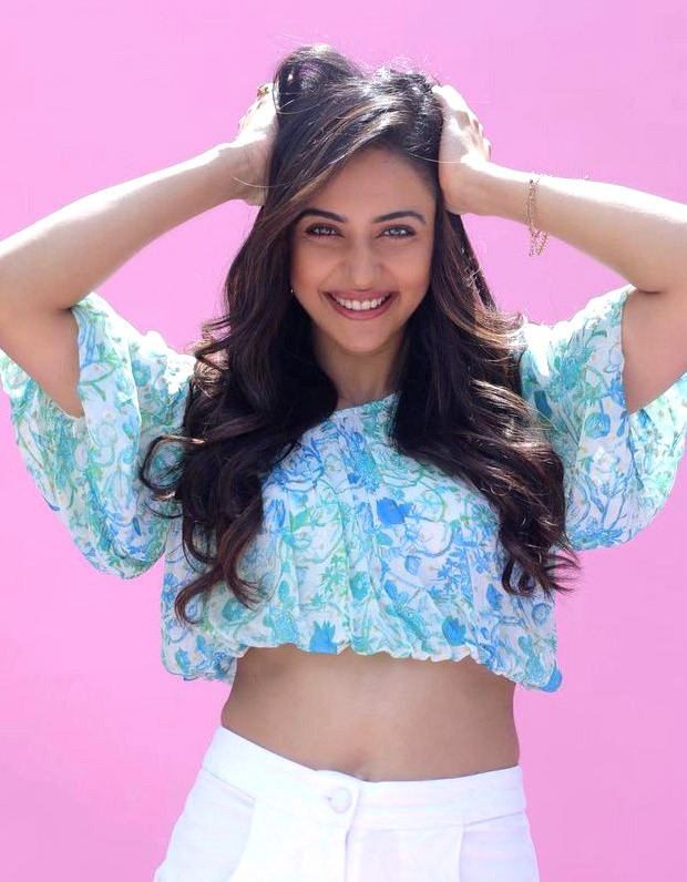 rakul preet singh’s latest look makes us miss our summer wardrobe