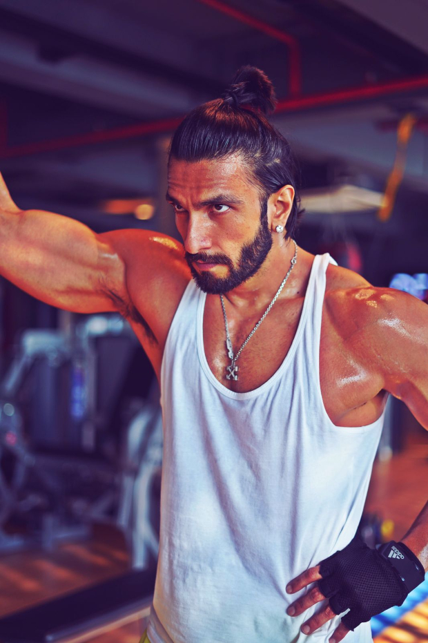 Ranveer Singh gives major fitness motivation flaunting his bulked-up physique, see photos