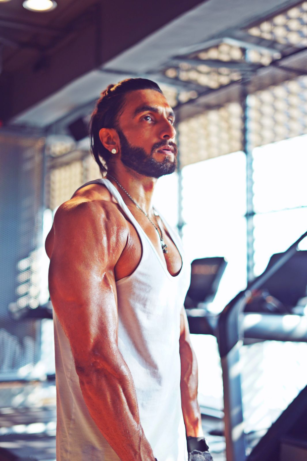 Ranveer Singh gives major fitness motivation flaunting his bulked-up physique, see photos