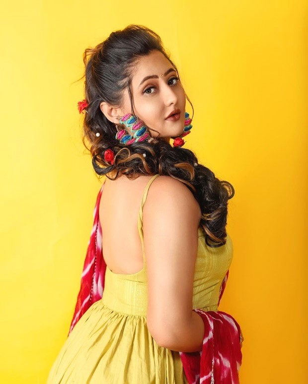 rashami desai rings in navaratri season in beautiful lime green salwar suit