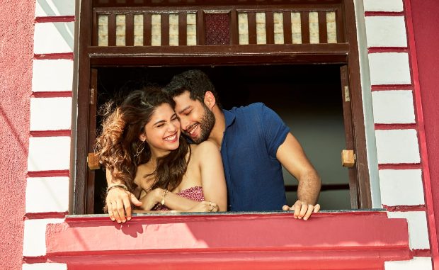 Siddhant Chaturvedi overcomes hydrophobia for Bunty Aur Babli 2 romantic track ‘Luv Ju’; shares underwater kiss with Sharvari Wagh!