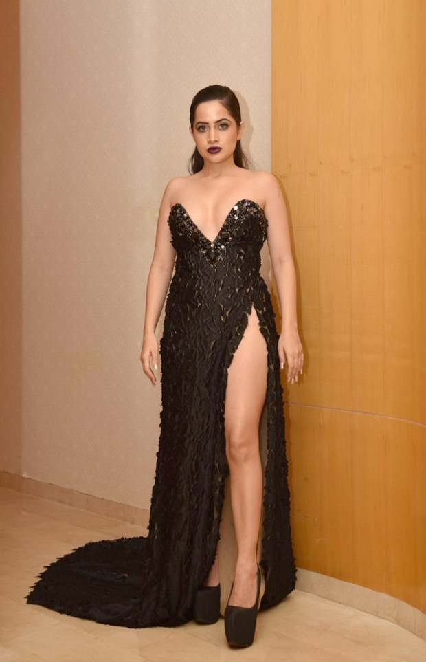 urfi javed goes bold at filmfare middle east awards 2021, dons plunging neckline and thigh-high slit black gown