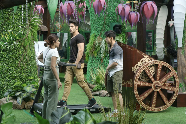 bigg boss 15: tejasswi prakash and jay bhanushali lock horns during the captaincy task