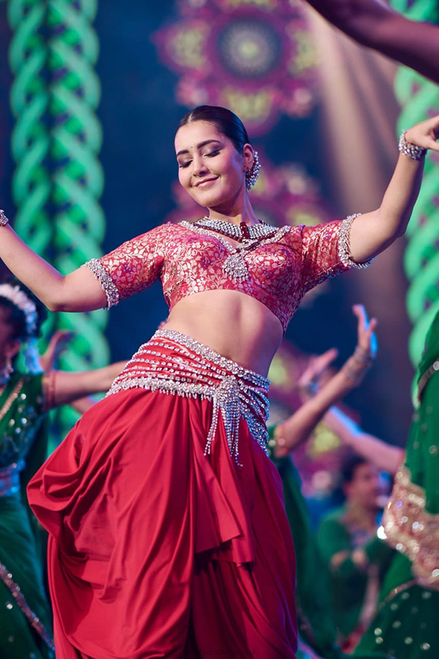 IFFI Goa 2021: Raashii Khanna offers tribute to the folk culture of South India with her performance