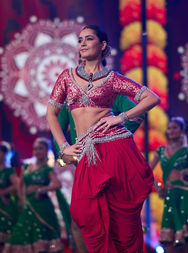 IFFI Goa 2021: Raashii Khanna offers tribute to the folk culture of South India with her performance