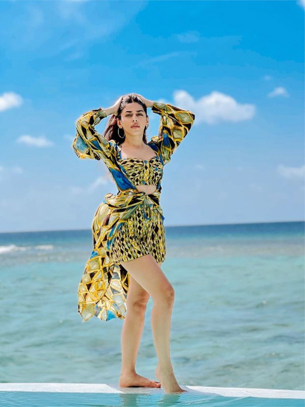 Alaya F knows how to get all the jaws dropping and she doesn’t fail at it. All her Instagram posts are fire and her looks are on fleek. She recently finished filming Freddy with Kartik Aaryan. Alaya F looked stunning as she posed by the sea in a printed set. She styled a fitted bustier with shorts of the same print from Saksha and Kinni worth Rs. 15,000. The diamond printed set suits her petite figure and accentuates her curves as she also flaunts her toned midriff. She finishe the look with a chiffon diamond print cape with exaggerated sleeves and cloth belt. The cape was the perfect add on and the look is boho yet chic, again from Saksha and Kinni and costs Rs. 12,000. Alaya looked fresh and the styling is on point. It seems like Alaya F has booked her next film. After making her debut in Jawaani Jaaneman in 2020 alongside Saif Ali Khan and Tabu, she signed her second film under Ekta Kapoor's production banner. Now, she is starring in another project under their banner opposite Kartik Aaryan. Titled Freddy, the film was recently officially announced.