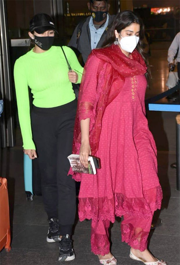 Janhvi Kapoor and Sara Ali Khan are the newest BFFs in B-Town; spotted at the airport as they return from their holy trip to Kedarnath!