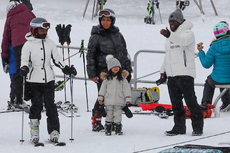 kevin hart passes for expert on the ski slopes