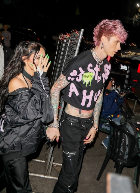 pink hair works for machine gun kelly