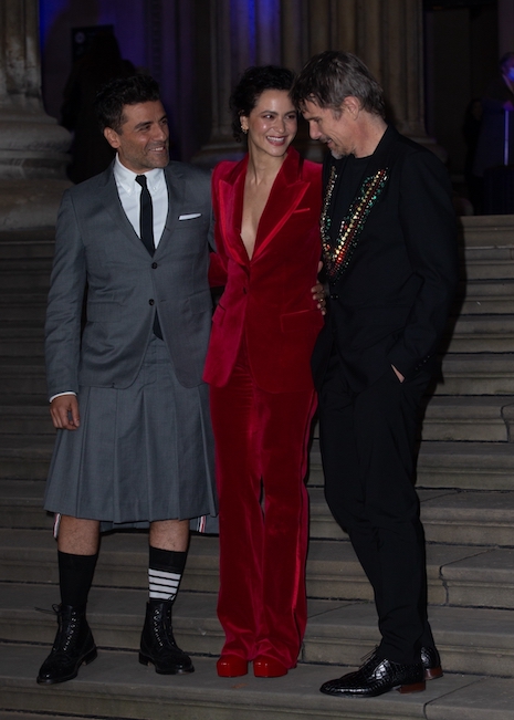 oscar isaac is the latest actor to embrace man-skirts