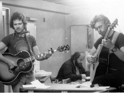 Murray McLauchlan Bernie Finkelstein and Bruce Cockburn backstage in Tokyo 1977 (photo Masahi/Kuwamoto)