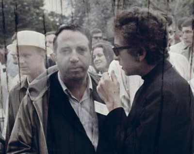 Robert-Shelton-Bob-Dylan-1964 Robert Shelton and Bob Dylan Newport Folk Festival 1964 (photo copyright Ed Grazda from the back cover of No Direction Home Backbeat Books)