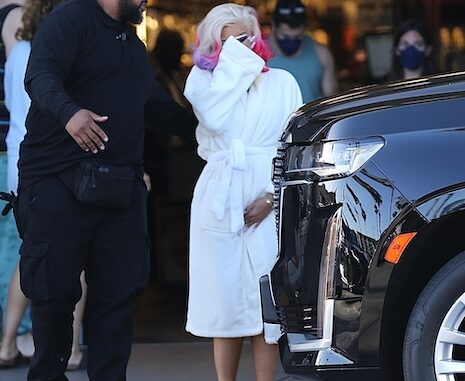 Cardi B at Ralph’s supermarket 2022 Cardi B