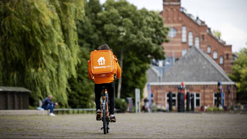 amazon-neemt-aandeel-in-dochterbedrijf-just-eat-takeaway-aandeel-schiet-omhoog Amazon