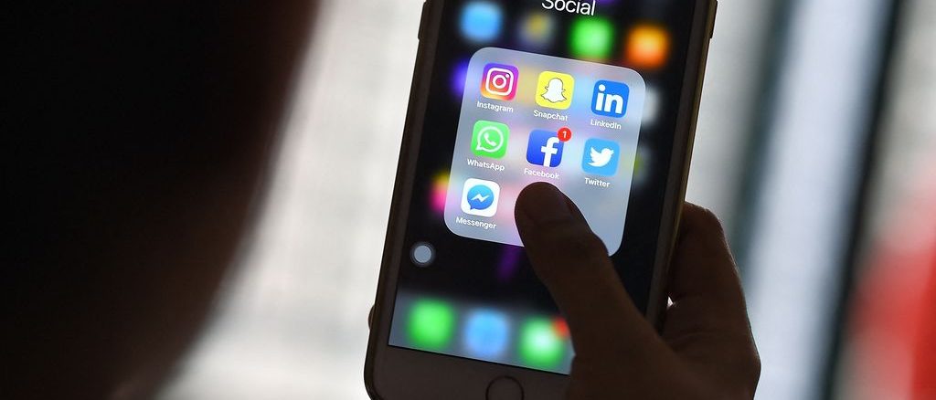 Snapchat's My AI Chatbot: A Cause for Concern? Snapchat, ai