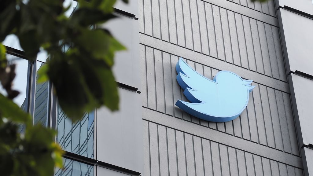 Blue Checkmarks twitter