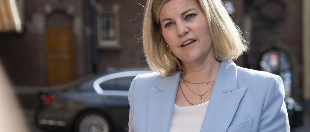 Export of ASML machines to China further limited ASML machines