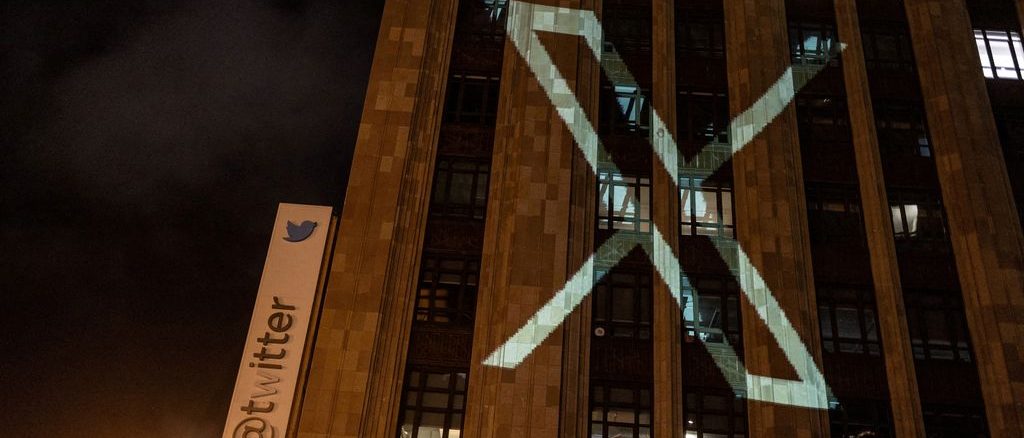 Twitter becomes X Twitter, X