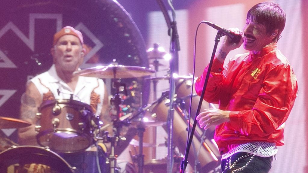 Neil Young, Shakira