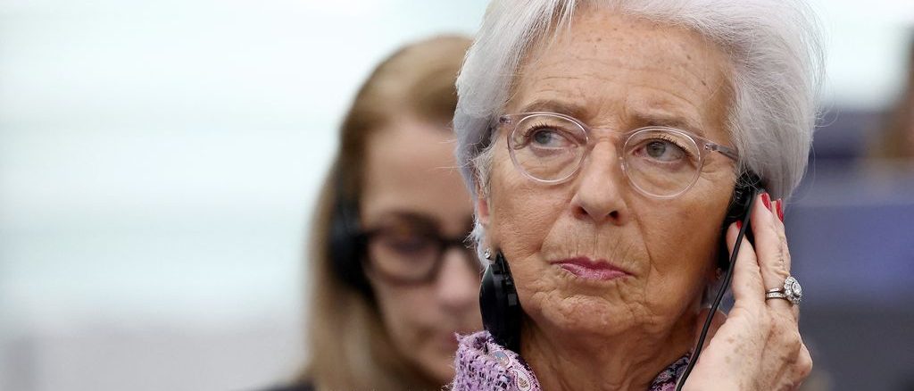 ECB reduces interest rates