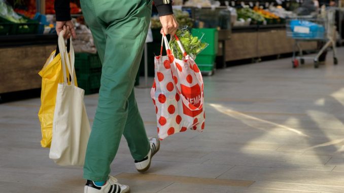 Inflation barely lower, energy and groceries continue to rise in price Inflation