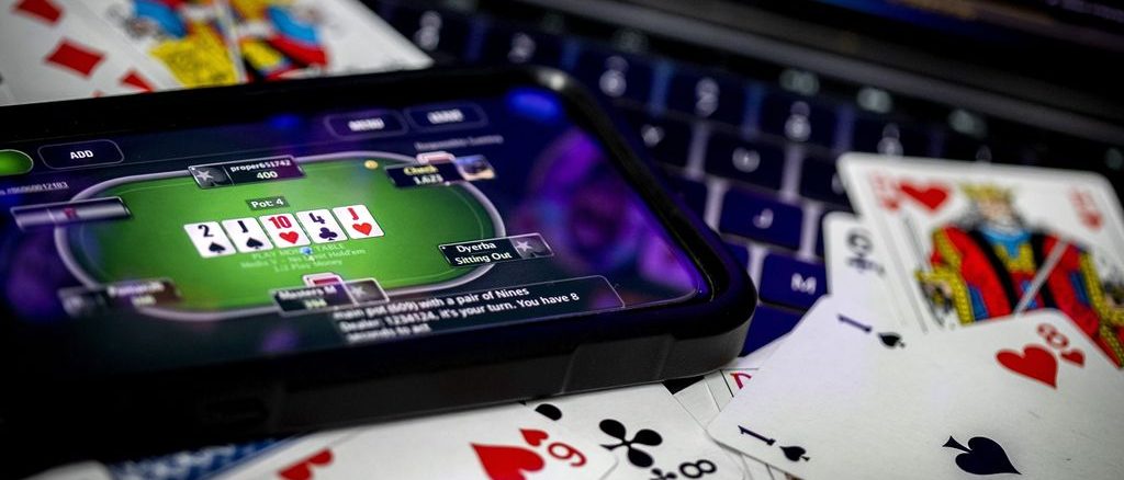 India prohibits online gambling
