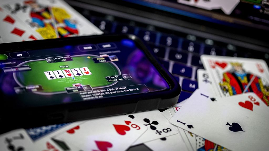 India prohibits online gambling