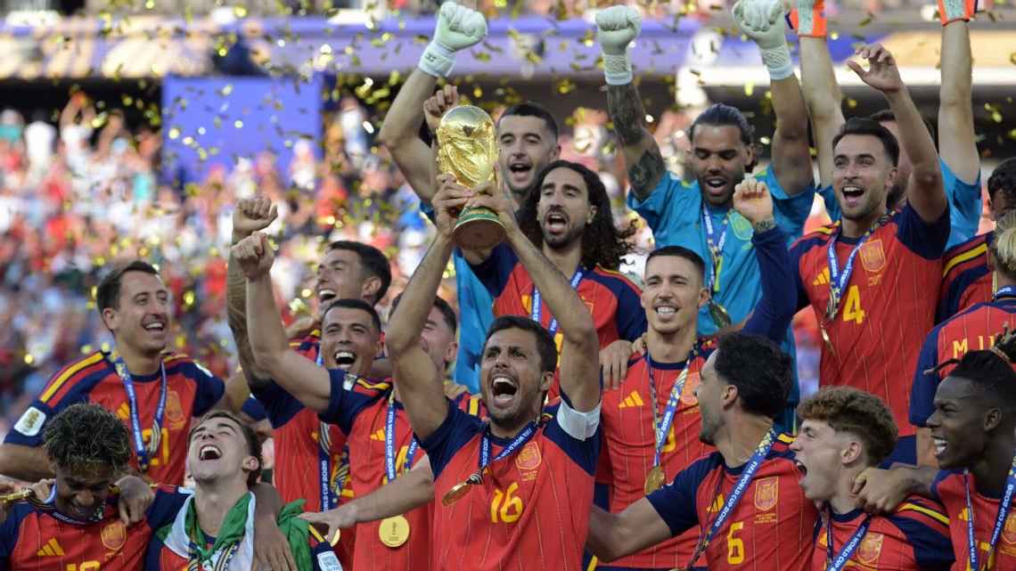 Spain edge Argentina